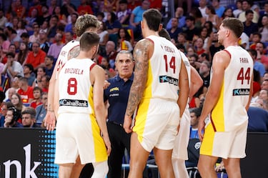 Scariolo da órdenes a sus jugadores en el último partido que dirigió en Madrid a la Selección.