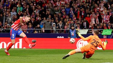 Alexander Sörloth tuvo una grandísima ocasion en el minuto 52 de partido en un mano a mano con Wojciech Szczesny. El delantero noruego falla al buscar el primer palo.