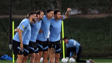 Doha (Qatar), 14/10/2017.- Uruguay players pose during their training session at Al Wanda Park in Doha, Qatar, 23 November 2022. Uruguay will face South Korea in their FIFA World Cup 2022 group H soccer match on 24 November 2022. (Mundial de Fútbol, Corea del Sur, Catar) EFE/EPA/MOHAMED MESSARA