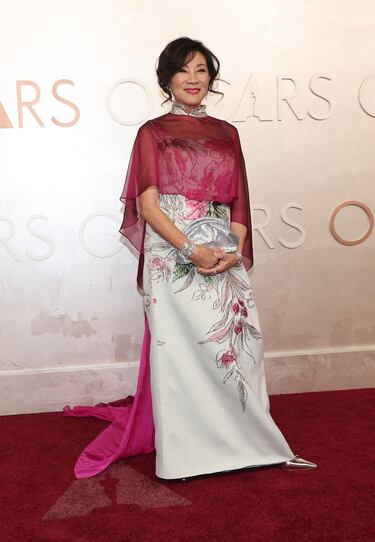 Janet Yang, presidenta de AMPAS (Academia de Artes y Ciencias Cinematográficas) posa en la alfombra roja del Dolby Theatre.