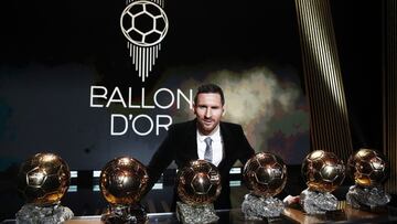 Leo Messi, jugador del F.C Barcelona, con sus seis Balones de Oro.