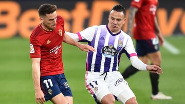 PAMPLONA, SPAIN - MARCH 13: Kike Barja of CA Osasuna is challenged by Roque Mesa of Real Valladolid during the La Liga Santander match between C.A. Osasuna and Real Valladolid CF at Estadio El Sadar on March 13, 2021 in Pamplona, Spain. Sporting stadiums