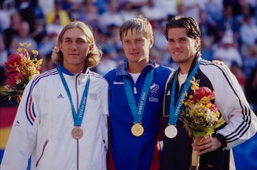 Campeón de 2 Grand Slams, el oro olímpico en Sidney 2000 y ex número 1 del mundo, Káfelnikov nunca superó las semifinales en el US Open como singlista. Sin embargo, en dobles sí conquistó el título en 1997 junto a Daniel Vacek. Figura clave del tenis ruso, combinó éxito en individuales y dobles como pocos.