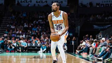 Kevin Durant debuta a muy buen ritmo con los Suns en Charlotte