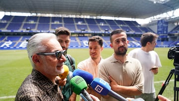 OVIEDO (ASTURIAS), 20/06/2025.- El dueño del Grupo Pachuca y máximo accionista del Real Oviedo, Jesús Martínez, atiende a los medios sobre en el estadio Carlos Tartiere, este viernes, con motivo del partido que mañana, sábado, disputarán el club asturiano y el Mirandés en ese mismo estadio y que supone la finalísima por el ascenso a Primera División. EFE/ J.L.Cereijido.