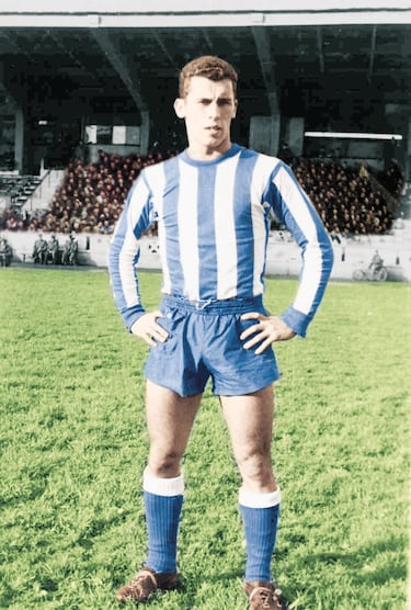 Tras su inicios en el Victoria fichó por uno de los grandes del fútbol español, el Deportivo de la Coruña. En el conjunto gallego estuvo cuatro temporadas donde jugó 108 partidos y anotó 69 goles. Tras sus buenas actuaciones numerosos equipos, como el Barcelona y el Real Madrid, se fijaron en él.