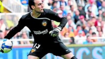 <b>DESEADO. </b>El meta quiere jugar en Primera y con el club azulino.