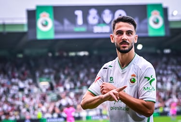 Definitivamente El sardinero es su hábitat natural. De nuevo, otro partido inaugural de la temporada en el que lidera a su equipo y le da la victoria con sus goles.