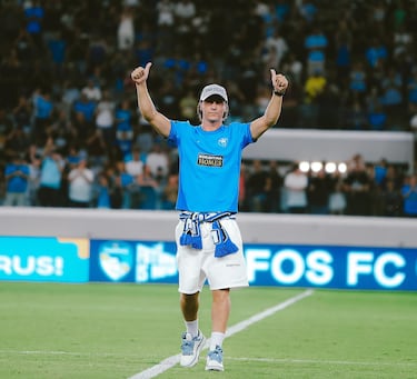 Tras cinco años en la liga brasileña, el defensa acaba de llegar a la liga chipriota con 38 años, para jugar en el Pafos. Comenzó su carrera en su país natal, Brasil, en el Vitória. Después, fue fichado por el Benfica y permaneció jugando en Europa 15 años. Se le recuerda por su paso en el PSG, donde ganó dos ligas francesas, y en el Chelsea. Como ‘Blue’ levantó los títulos más importantes de su carrera, junto a la Libertadores conquistada con el Flamengo, que son la Champions League, una Premier League y dos Europa Leagues. Con la ‘canarinha’, disputó un gran Mundial 2014 y se llevó para su palmarés la Copa Confederaciones de 2013.