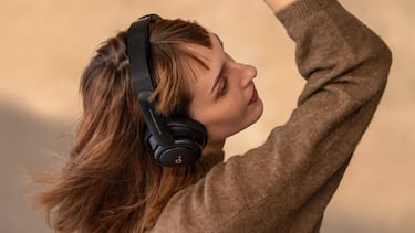 Estos auriculares antirruido reducen los sonidos del avión