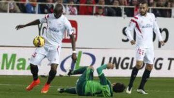 Mbia, ante el Celta.