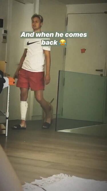De Jong muestra un aparatoso vendaje en su pierna derecha