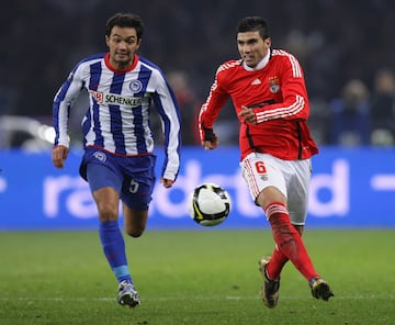 Tras un año complicado en el Atlético de Madrid, ‘La Perla’ salió cedido en dirección al Benfica. En el club portugués dejó destellos de su zurda mágica. Al concluir la temporada el club lisboeta intentó hacerse con él de forma permanente, pero no consiguieron llegar a un acuerdo con el Atleti. Su fútbol alegre y descarado siempre será recordado con cariño por los aficionados.