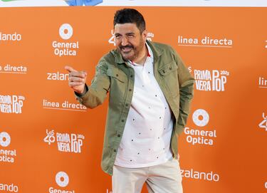 Tony Aguilar en la alfombra roja.