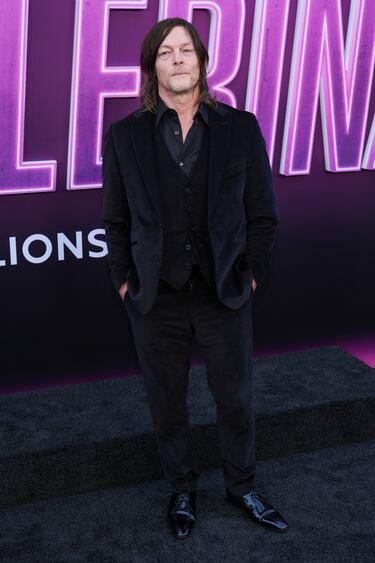 Norman Reedus posa en la alfombra roja del estreno de la película "Ballerina" en Los Ángeles, California.