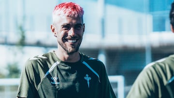 Óscar Mingueza, futbolista del Celta, durante un entrenamiento de pretemporada con el equipo vigués.