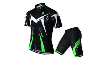 Este conjunto de maillot y culote para ciclistas suma más de 6.000 valoraciones en Amazon