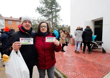 Largas colas en Utrillas para conseguir entradas ante el Valencia