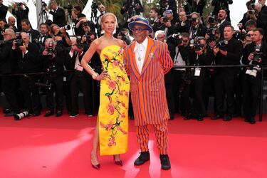 Tonya Lewis Lee y Spike Lee asisten a la alfombra roja de "Highest 2 Lowest" en la 78.ª edición del Festival de Cine de Cannes.