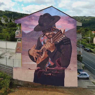 Esta obra es la ganadora del mejor mural del mundo en 2024. Este mural fue creado en mayo de 2024 y está ubicado en la Avenida da Porta do Sol de la localidad de Fene, A Coruña, España.  