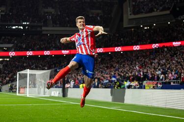 El jugador del Atlético de Madrid, Sorloth, celebra el 1-1 al Celta de Vigo. 



