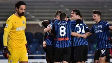 Bergamo (Italy), 03/01/2021.- Atalanta's players celebrate scoring during the Italian Serie A soccer match Atalanta BC vs Sassuolo at the Gewiss Stadium in Bergamo, Italy, 03 January 2021. (Italia) EFE/EPA/PAOLO MAGNI