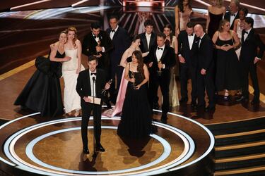 'Anora' se lleva el Oscar y se convierte en la mejor película de 2024. La cinta consigue cinco estatuillas y es la gran ganadora de la noche.