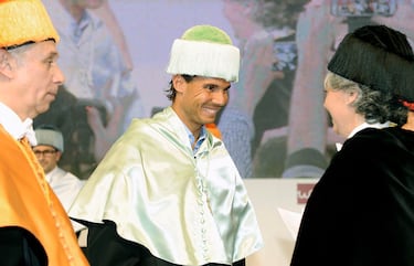 Al igual que su compañero Mikhail Youzhny, el español Rafa Nadal también tiene un doctorado. Aunque las circunstancias son diferentes, puesto que el manacorí es 'honoris causa' por Universidad Europea de Madrid y la Universidad de Salamanca. Se le concedió por los valores personales que desprende.