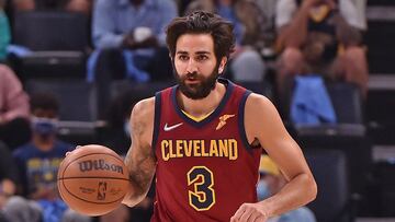 MEMPHIS, TENNESSEE - OCTOBER 20: Ricky Rubio #3 of the Cleveland Cavaliers brings the ball up court during the game against the Memphis Grizzlies at FedExForum on October 20, 2021 in Memphis, Tennessee. NOTE TO USER: User expressly acknowledges and agrees that, by downloading and or using this photograph, User is consenting to the terms and conditions of the Getty Images License Agreement. Justin Ford/Getty Images/AFP
== FOR NEWSPAPERS, INTERNET, TELCOS & TELEVISION USE ONLY ==