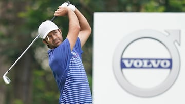 Jorge Campillo golpea la bola durante el Volvo China Open en el Genzon Golf Club de Shenzhen, China.