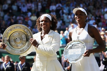 Pese a no conseguir llevarse Roland Garros, Serena regresaba a una nueva final de un Grand Slam en Wimbledon. Este año, volvió a ganar a su hermana Venus sobre hierba. Serena Williams ganó a Venus 7-6, 6-2.