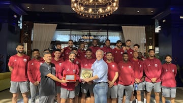 El alcalde de Estepona ha recibido a la selección de Qatar.