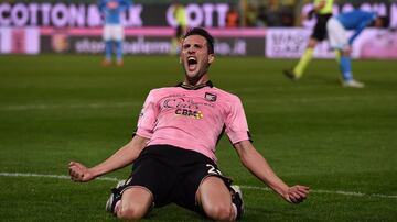 Coincidió con Pinilla en:
Palermo en la temporada 2009 - 2010.