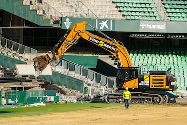 El Real Betis ha iniciado los trabajos de demolición de la Grada de Preferencia del Estadio Benito Villamarín. Esto es parte de las obras que transformarán por completo el coliseo verdiblanco.