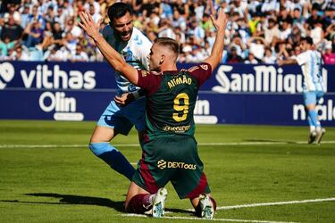 Antoñito Cordero se estrella con Aarón Escandell en el 105′