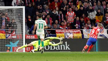 5-0. Fallo en la salida del balón, Ángel correa asiste a Alexander Sorloth que marca el quinto del conjunto rojiblanco.