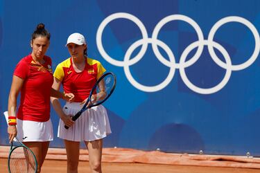 Pasito a pasito, Sara Sorribes y Cristina Bucsa se situaron a tan solo una victoria en cuartos, demostraron su solvencia derrotando a las argentinas María Lourdes Carle y Nadia Podoroska por 6-3 y 6-4 en 1h:51.