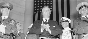El 3 de noviembre de 1936, el presidente demócrata ganó las elecciones y fue reelegido con una aplastante ventaja frente al republicano Alf Landon.