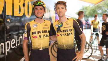 Sepp Kuss y George Bennett posan para AS.