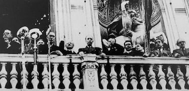 El presidente de la Generalitat respondió a la crisis nacional con la proclamación de la República Catalana el 6 de octubre. Al día siguiente las tropas entraron en el Palacio de la Generalidad y detuvieron al gobierno de Companys y sus diputados, sofocando así el alzamiento.