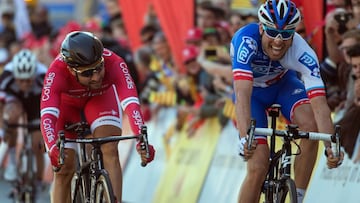 FDJ's Italian rider Davide Cimolai (R) crosses the finish line to win, followed by Cofidis' French rider Nacer Bouhanni after the first stage of the 97th Volta Catalunya 2016, a 178,9 km ride starting and finishing in Calella, on March 20, 2017. / AFP PHOTO / Josep Lago