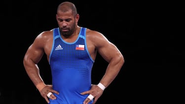 Llegó a Chile hace nueve años, trabajó como guardia y hoy nos regala una medalla de plata en París 2024 