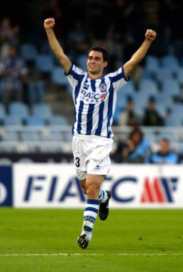 Debutó con la Real Sociedad B en 2003 y con el primer equipo lo hizo el 14 de febrero de 2006 ante el Atlético de Madrid.