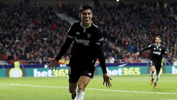 Correa celebra su gol con el Sevilla.