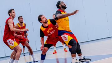Sergio Llull, Usman Garuba, Willy Hernangómez y Xabi López-Arostegui durante un entrenamiento.