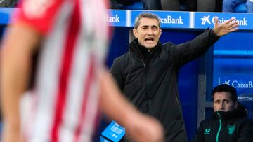 VITORIA-GASTEIZ, 15/12/2024.-El entrenador del Athletic Club Ernesto Valverde, durante el partido de la jornada 17 de LaLiga entre el Deportivo Alavés y el Athletic Club disputado en el estadio de Mendizorrotza este domingo. EFE/ Adrián Ruiz Hierro