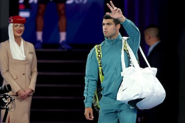 El tenista español, Carlos Alcaraz, entrando en la Rod Laver Arena situado en Melbourne, capital del estado australiano de Victoria.