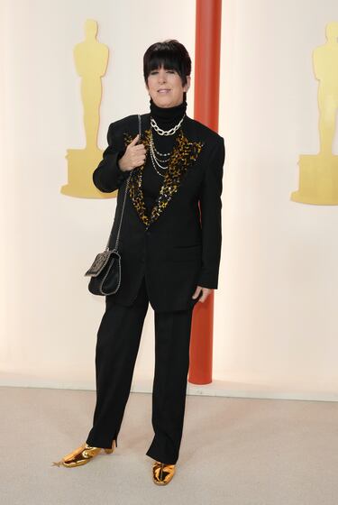 Diane Warren a su llegada a la alfombra champagne.