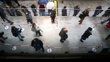 FILE PHOTO: People queue to receive the AstraZeneca coronavirus disease (COVID-19) vaccine at a new mass vaccination centre in WiZink sports arena in Madrid, Spain, April 9, 2021. REUTERS/Sergio Perez/File Photo