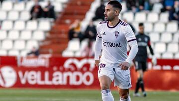 Kike Márquez, entre algodones, entra en la convocatoria para el partido ante el Atlético Baleares.